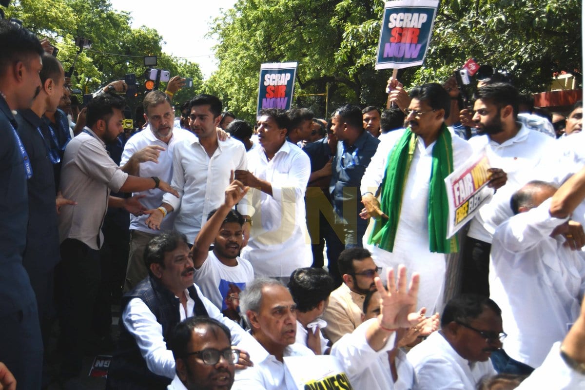 INDIA bloc MPs stopped from marching to EC, demand CEC’s resignation